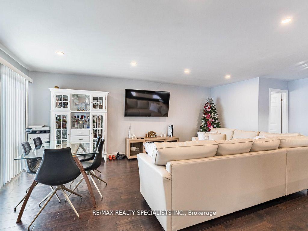 Photo 7 of 18 Ashford Court, Brampton, Brampton North — HOMEH
