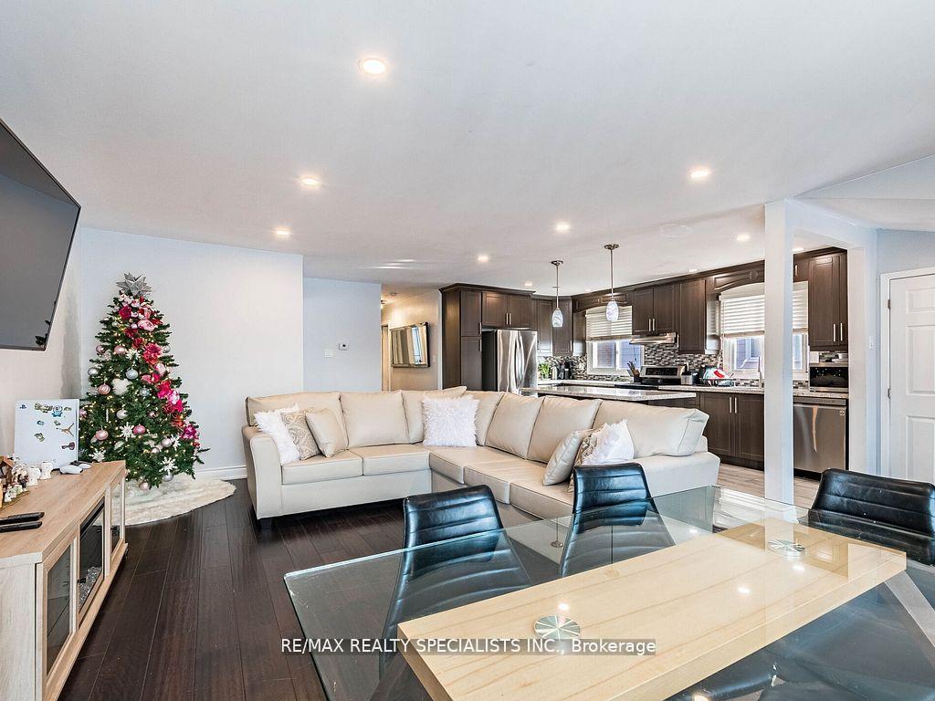 Photo 8 of 18 Ashford Court, Brampton, Brampton North — HOMEH