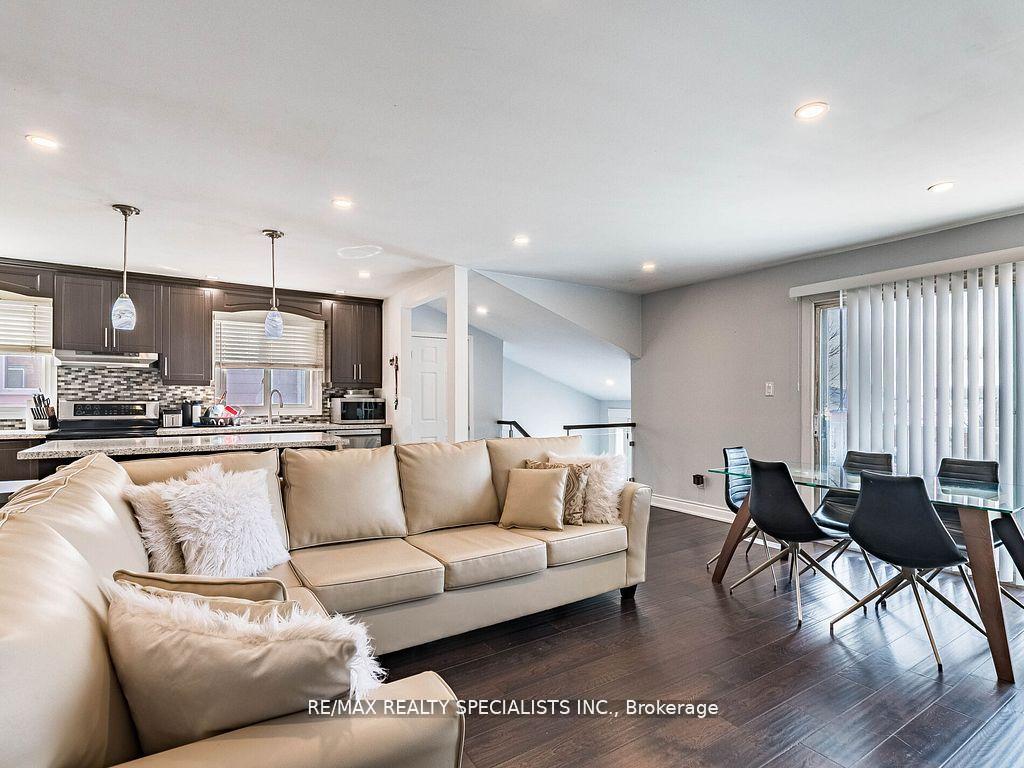 Photo 12 of 18 Ashford Court, Brampton, Brampton North — HOMEH