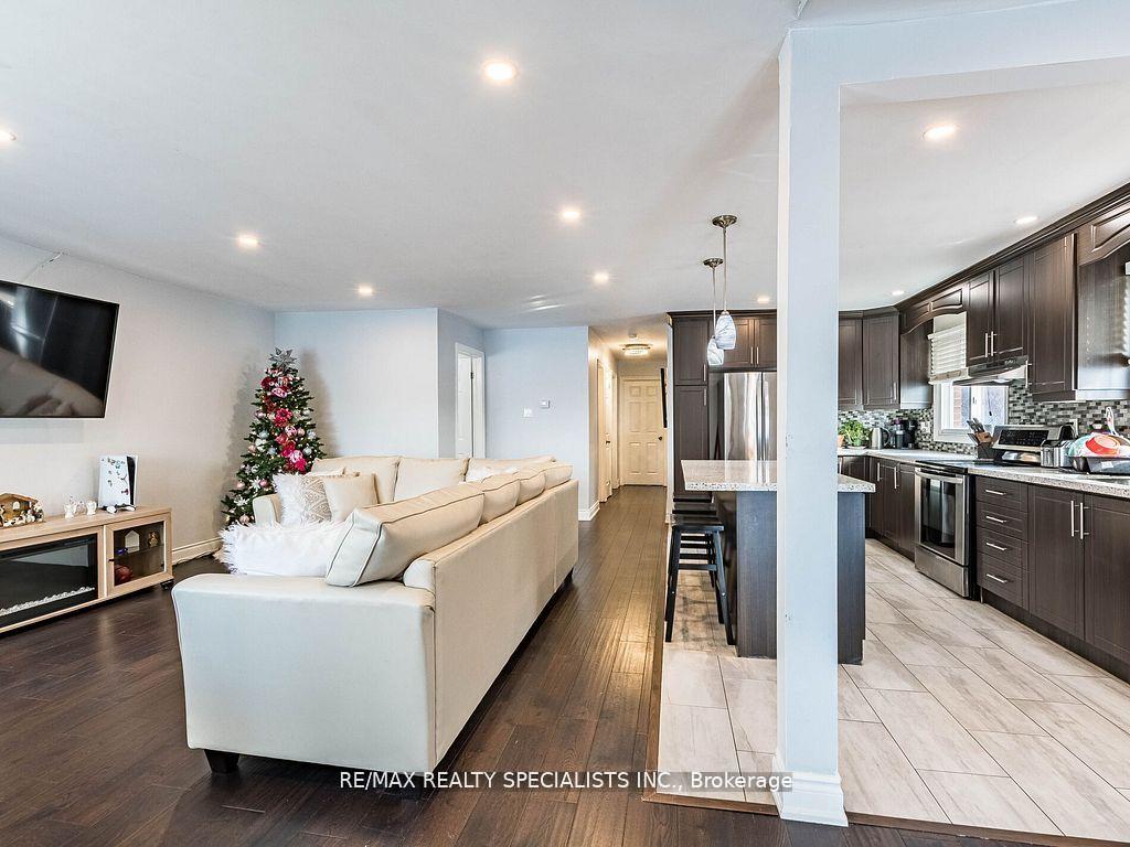 Photo 15 of 18 Ashford Court, Brampton, Brampton North — HOMEH