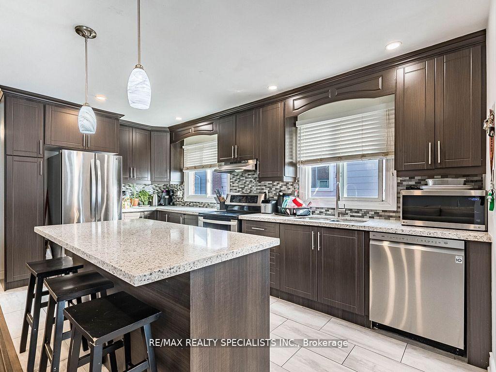Photo 16 of 18 Ashford Court, Brampton, Brampton North — HOMEH