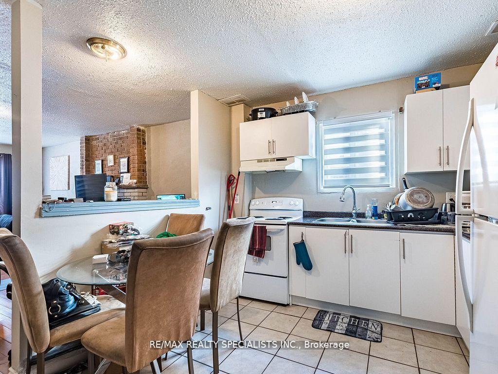 Photo 32 of 18 Ashford Court, Brampton, Brampton North — HOMEH