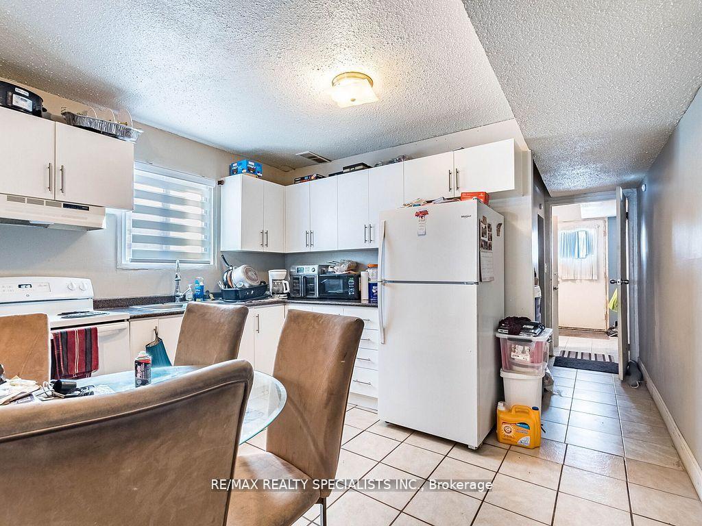 Photo 33 of 18 Ashford Court, Brampton, Brampton North — HOMEH