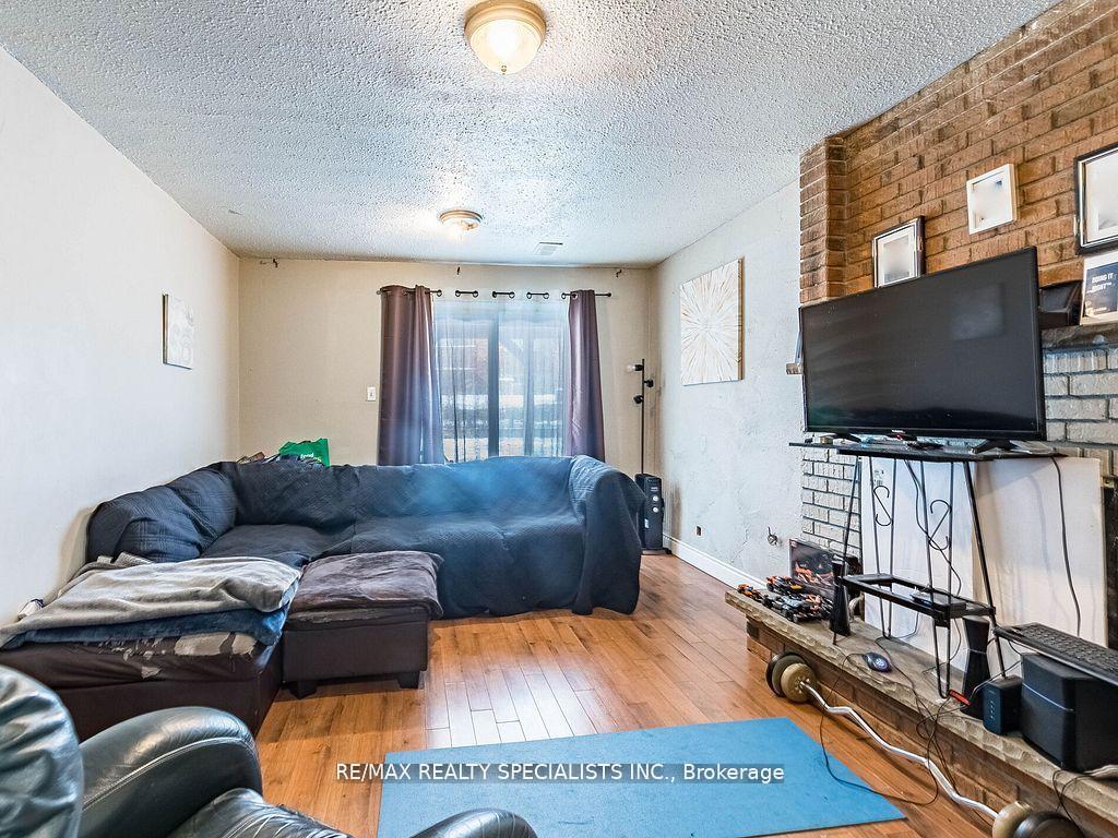 Photo 35 of 18 Ashford Court, Brampton, Brampton North — HOMEH