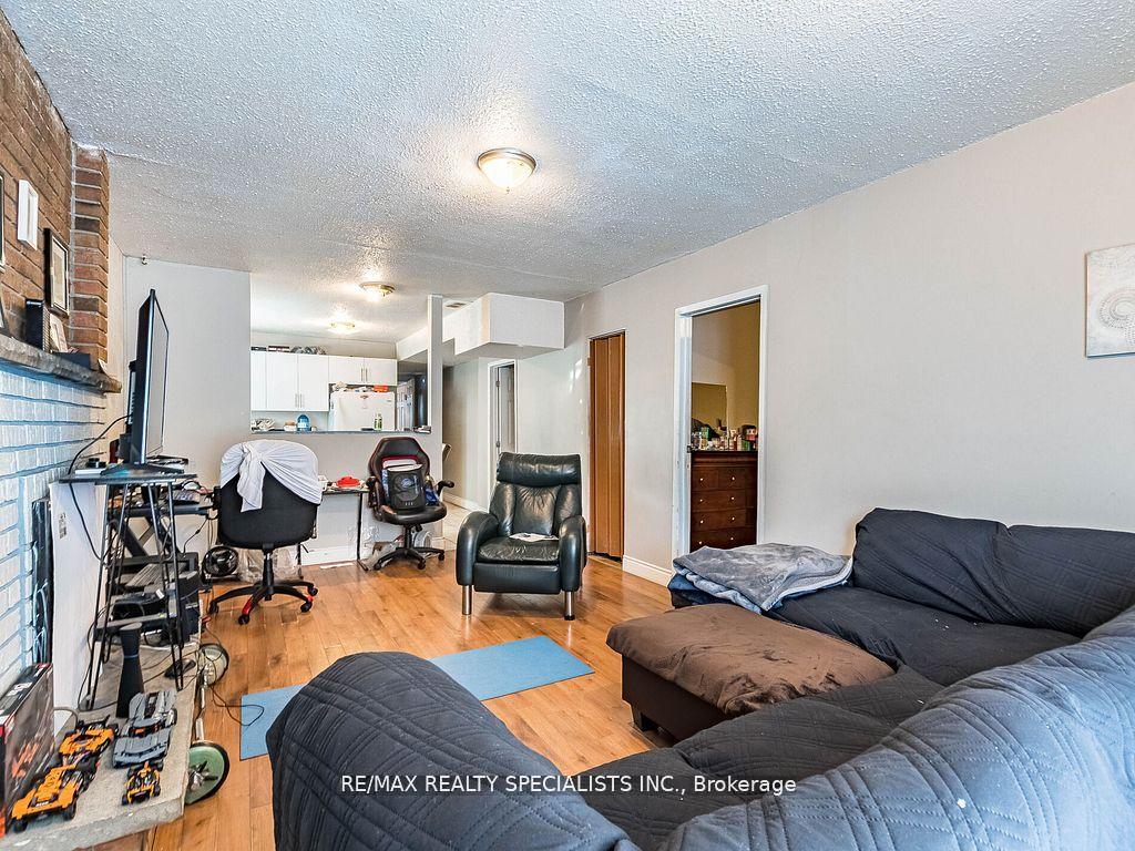 Photo 36 of 18 Ashford Court, Brampton, Brampton North — HOMEH