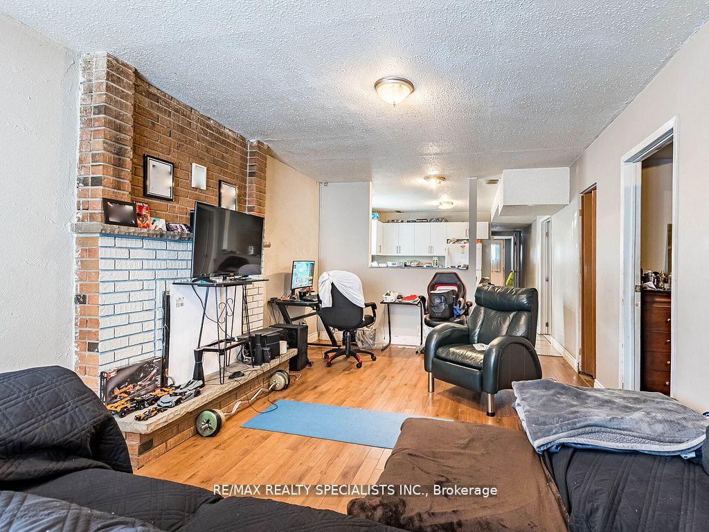 Photo 38 of 18 Ashford Court, Brampton, Brampton North — HOMEH