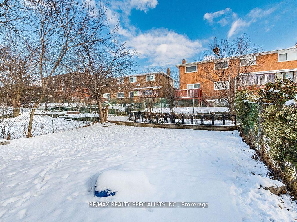 Photo 41 of 18 Ashford Court, Brampton, Brampton North — HOMEH