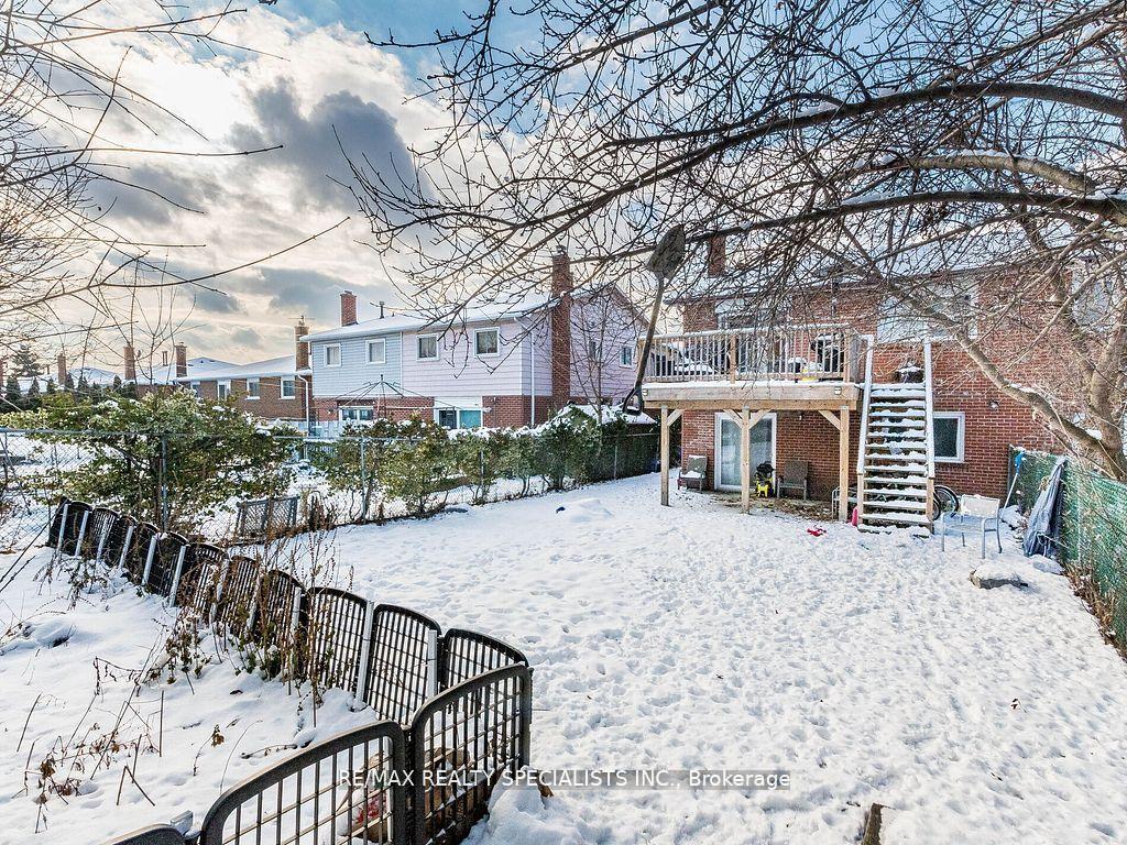 Photo 43 of 18 Ashford Court, Brampton, Brampton North — HOMEH