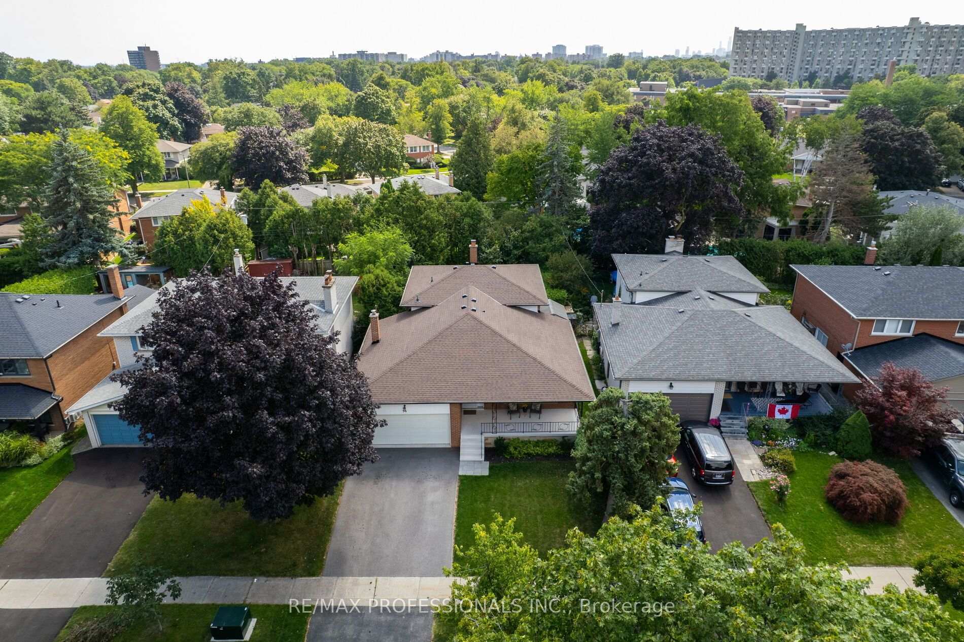 Photo 2 of 36 Thicket Road, Etobicoke, Markland Wood — HOMEH