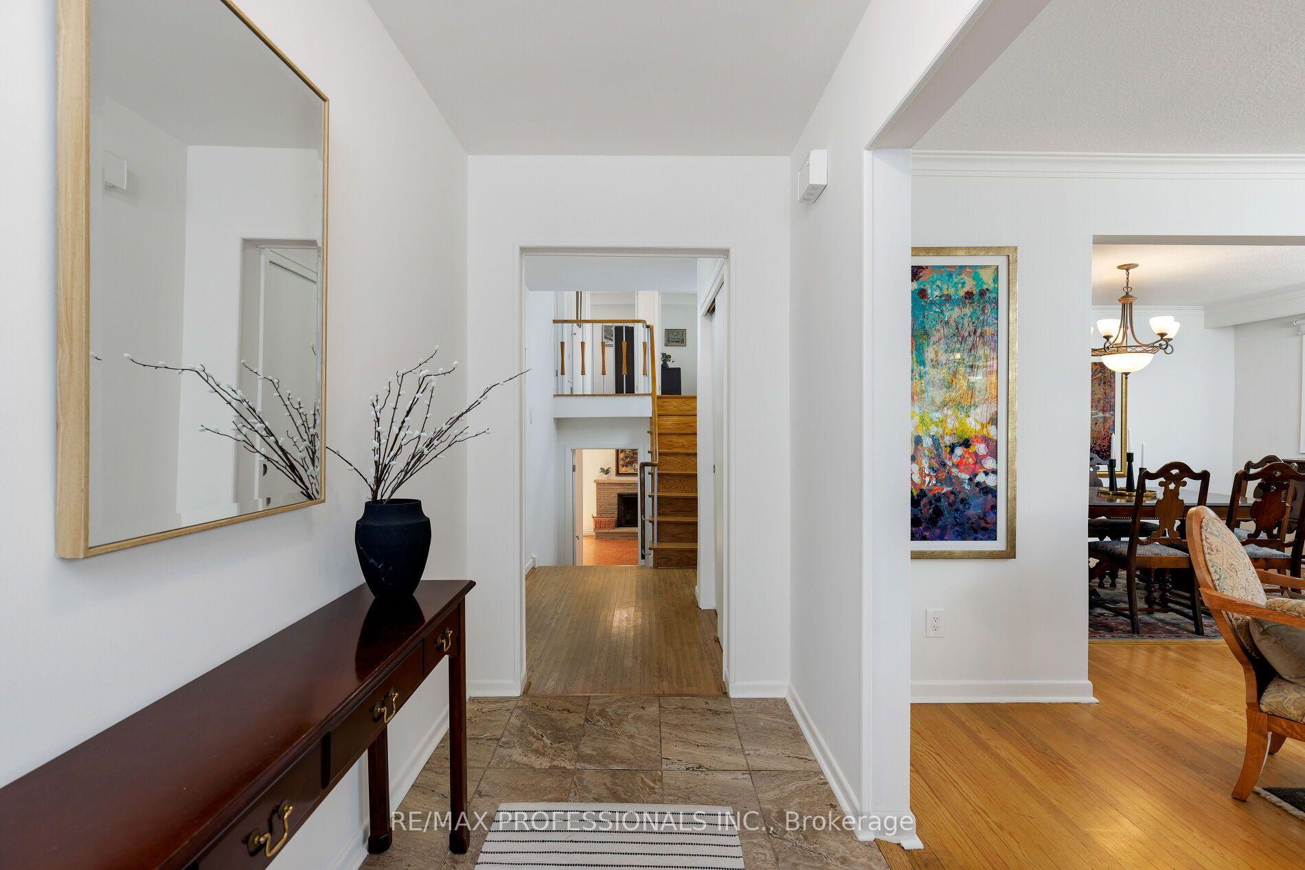 Photo 5 of 36 Thicket Road, Etobicoke, Markland Wood — HOMEH