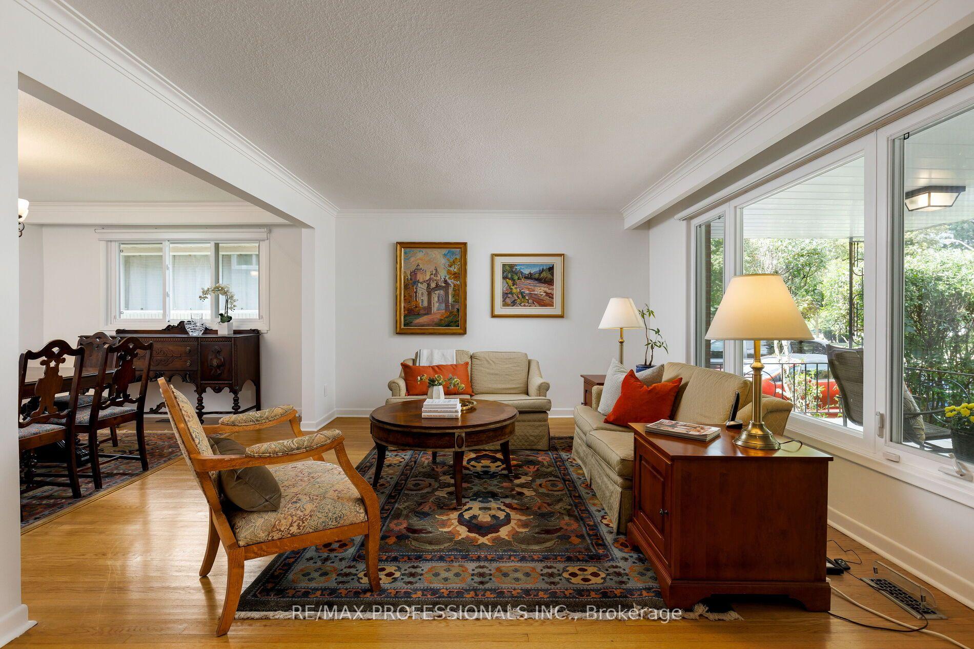 Photo 6 of 36 Thicket Road, Etobicoke, Markland Wood — HOMEH