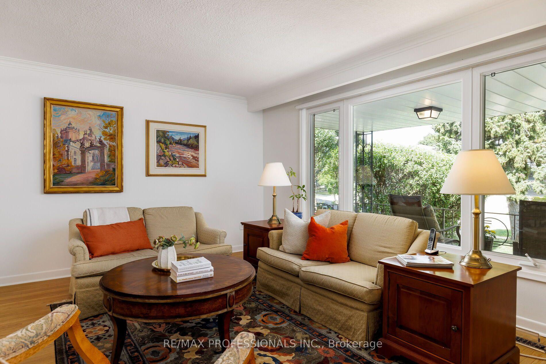 Photo 7 of 36 Thicket Road, Etobicoke, Markland Wood — HOMEH