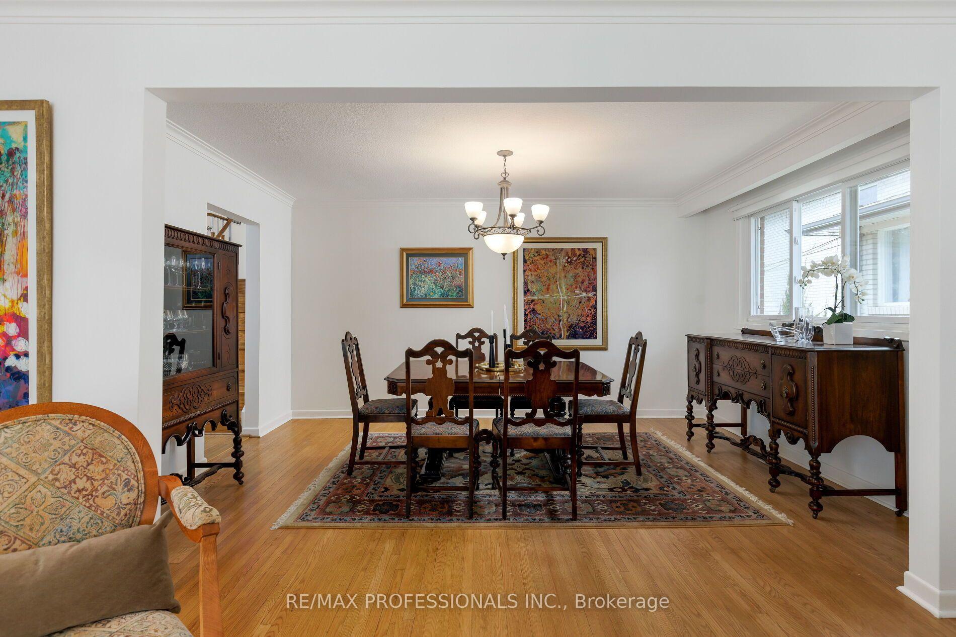 Photo 11 of 36 Thicket Road, Etobicoke, Markland Wood — HOMEH