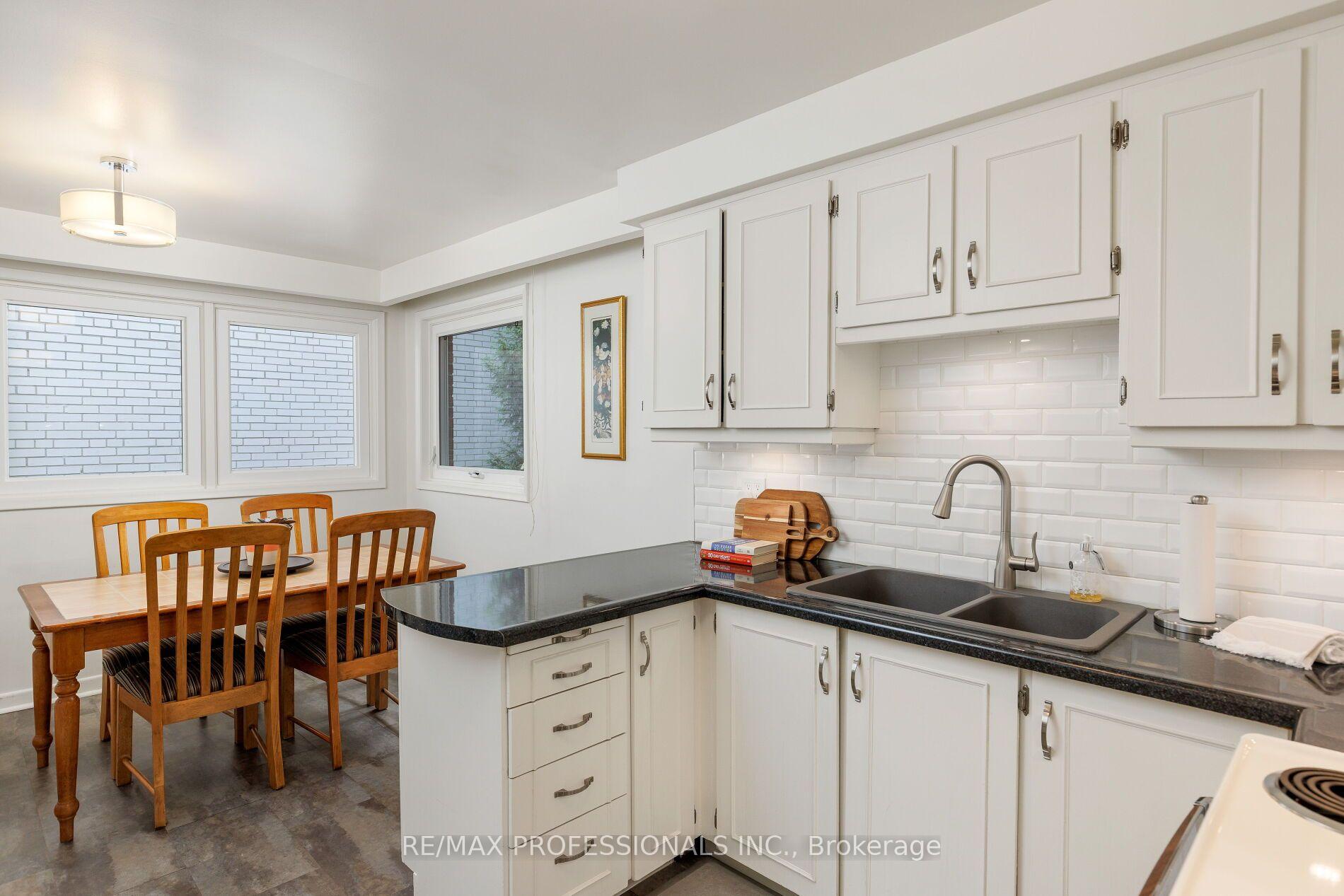 Photo 14 of 36 Thicket Road, Etobicoke, Markland Wood — HOMEH
