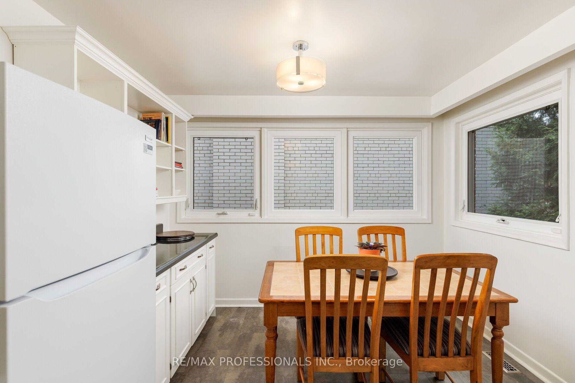 Photo 15 of 36 Thicket Road, Etobicoke, Markland Wood — HOMEH
