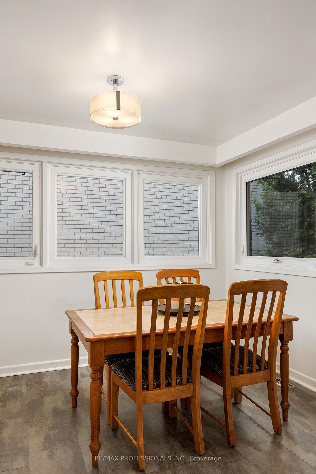 Photo 16 of 36 Thicket Road, Etobicoke, Markland Wood — HOMEH