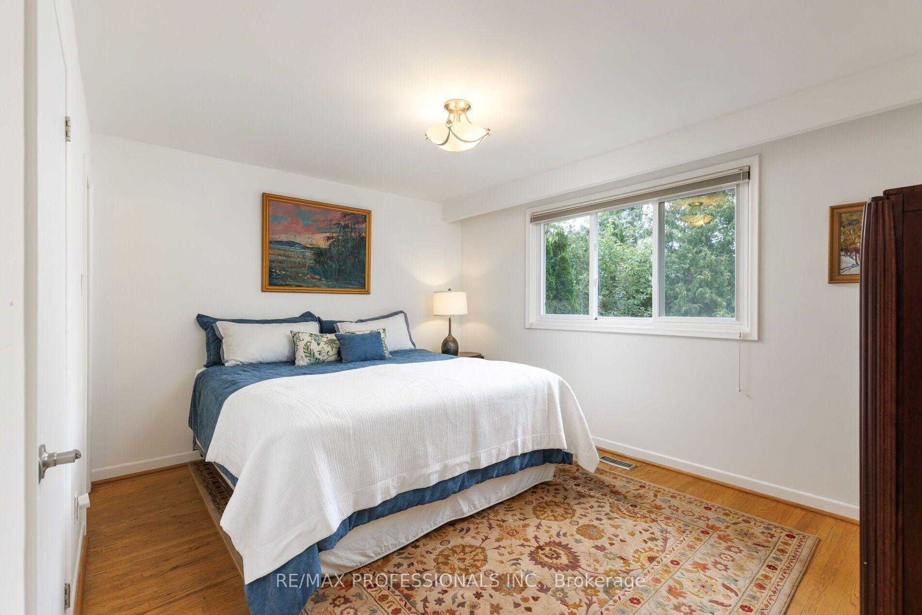Photo 22 of 36 Thicket Road, Etobicoke, Markland Wood — HOMEH