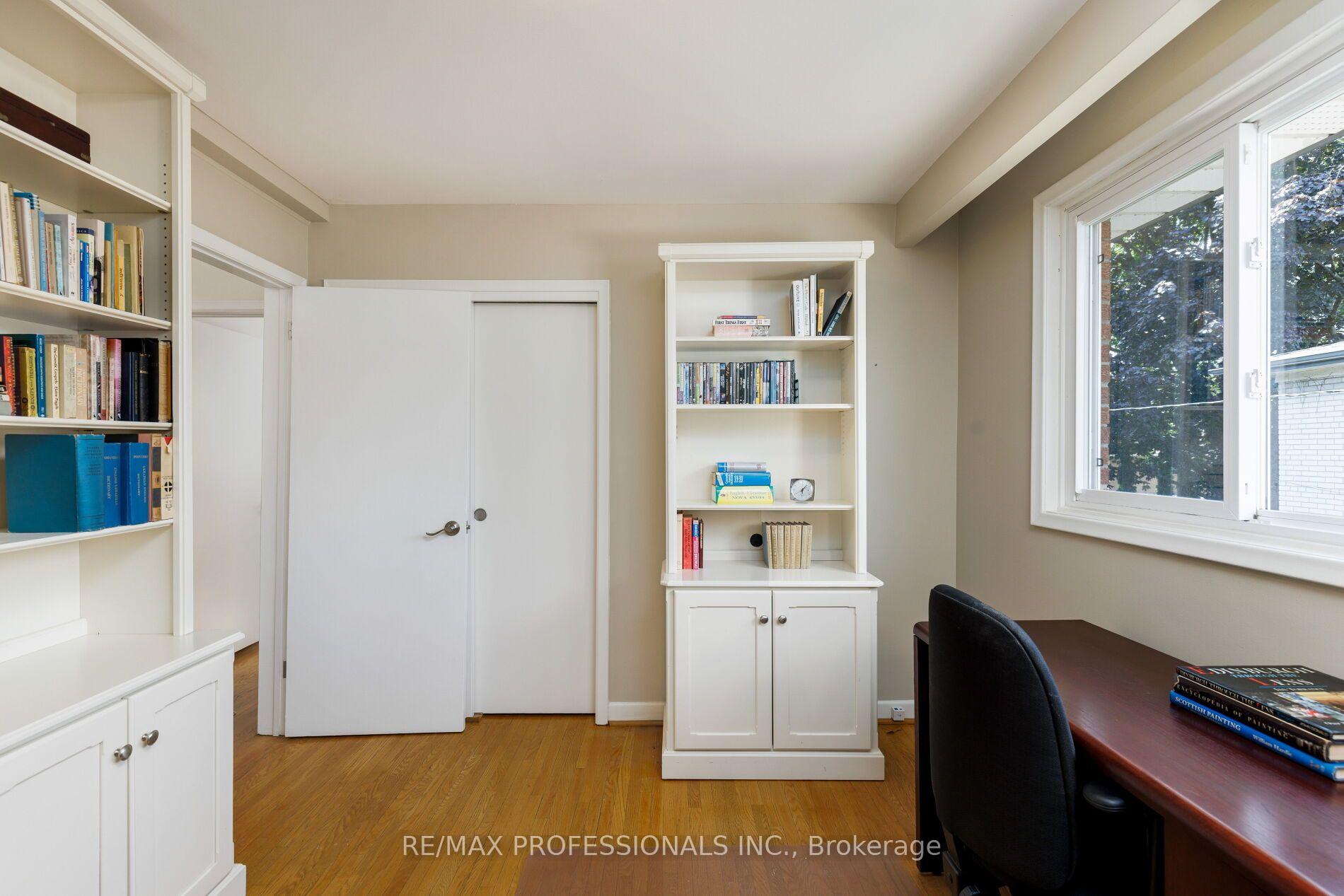 Photo 27 of 36 Thicket Road, Etobicoke, Markland Wood — HOMEH