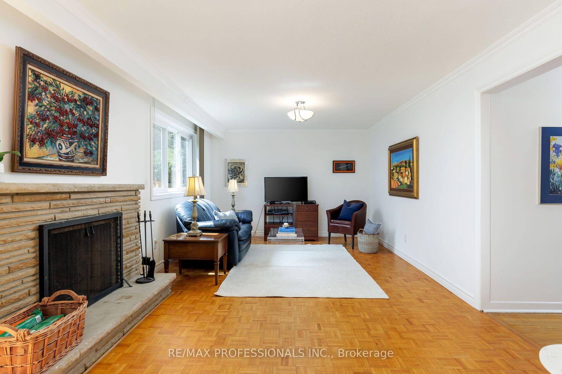 Photo 30 of 36 Thicket Road, Etobicoke, Markland Wood — HOMEH