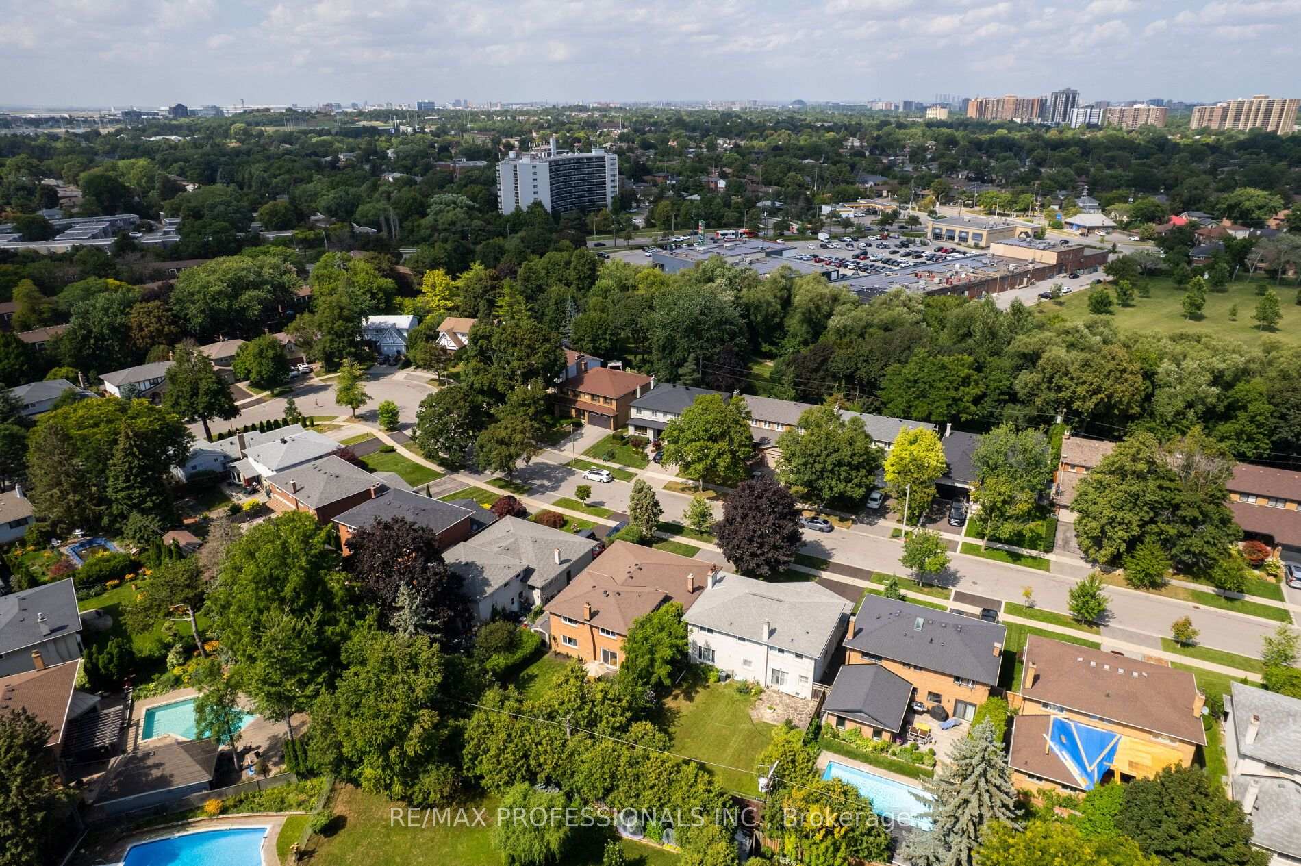 Photo 49 of 36 Thicket Road, Etobicoke, Markland Wood — HOMEH