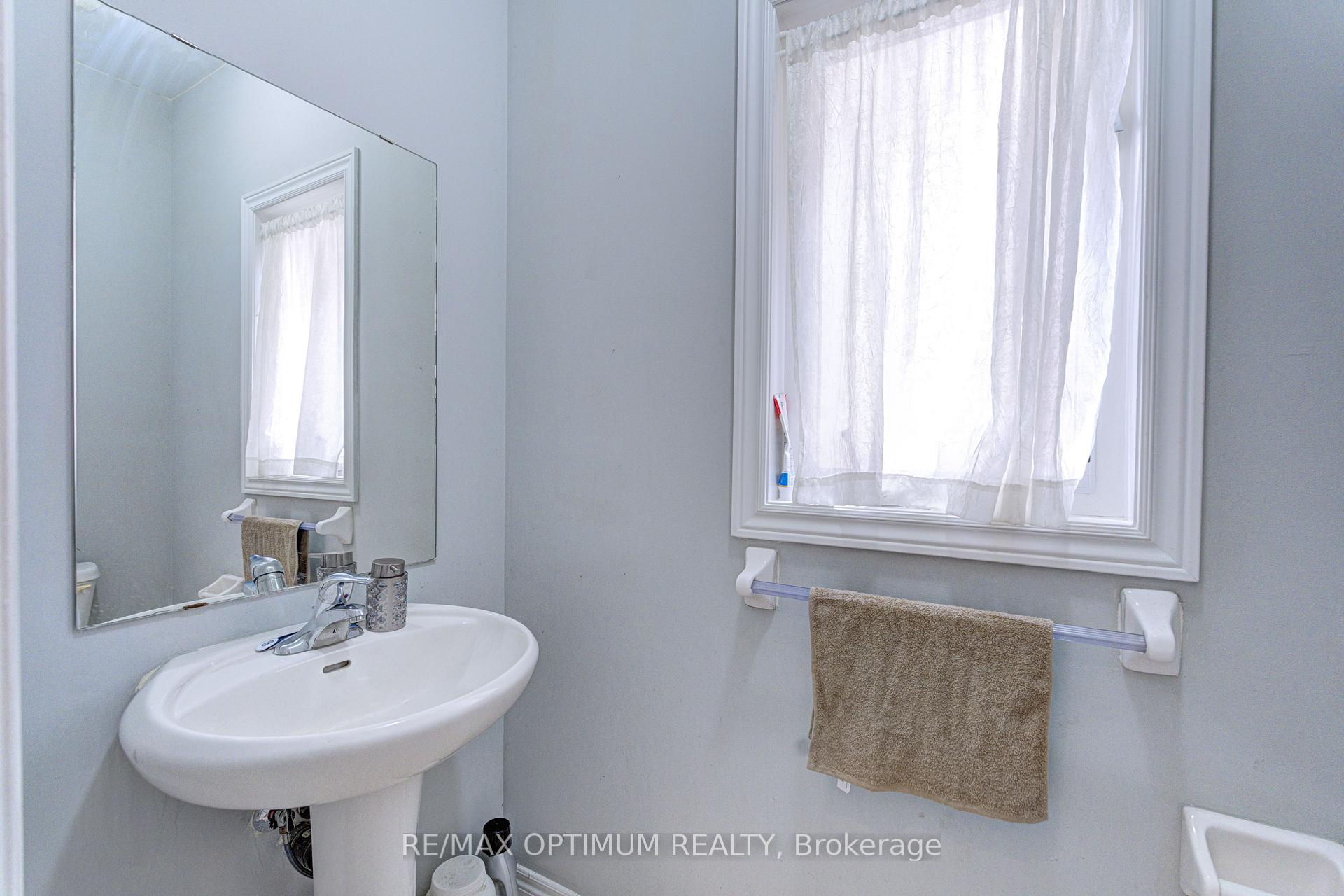 Photo 13 of 12 Franktown Drive, Brampton, Bram East — HOMEH