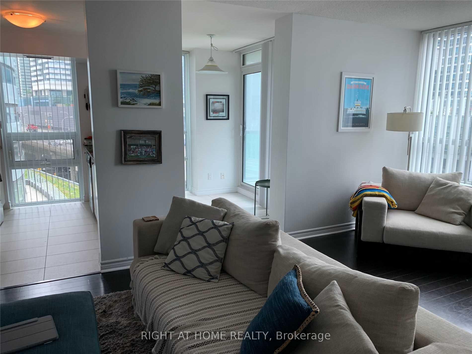 Photo 5 of Unit 810, 19 Grand Trunk Crescent, Toronto, Waterfront Communities — HOMEH