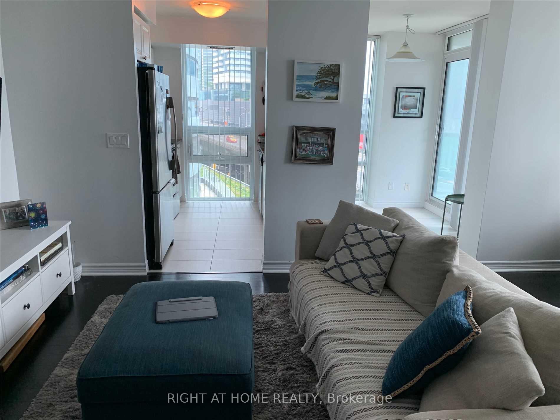 Photo 6 of Unit 810, 19 Grand Trunk Crescent, Toronto, Waterfront Communities — HOMEH