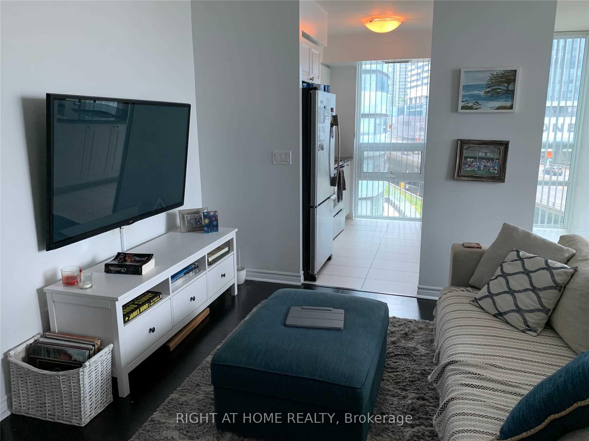Photo 7 of Unit 810, 19 Grand Trunk Crescent, Toronto, Waterfront Communities — HOMEH