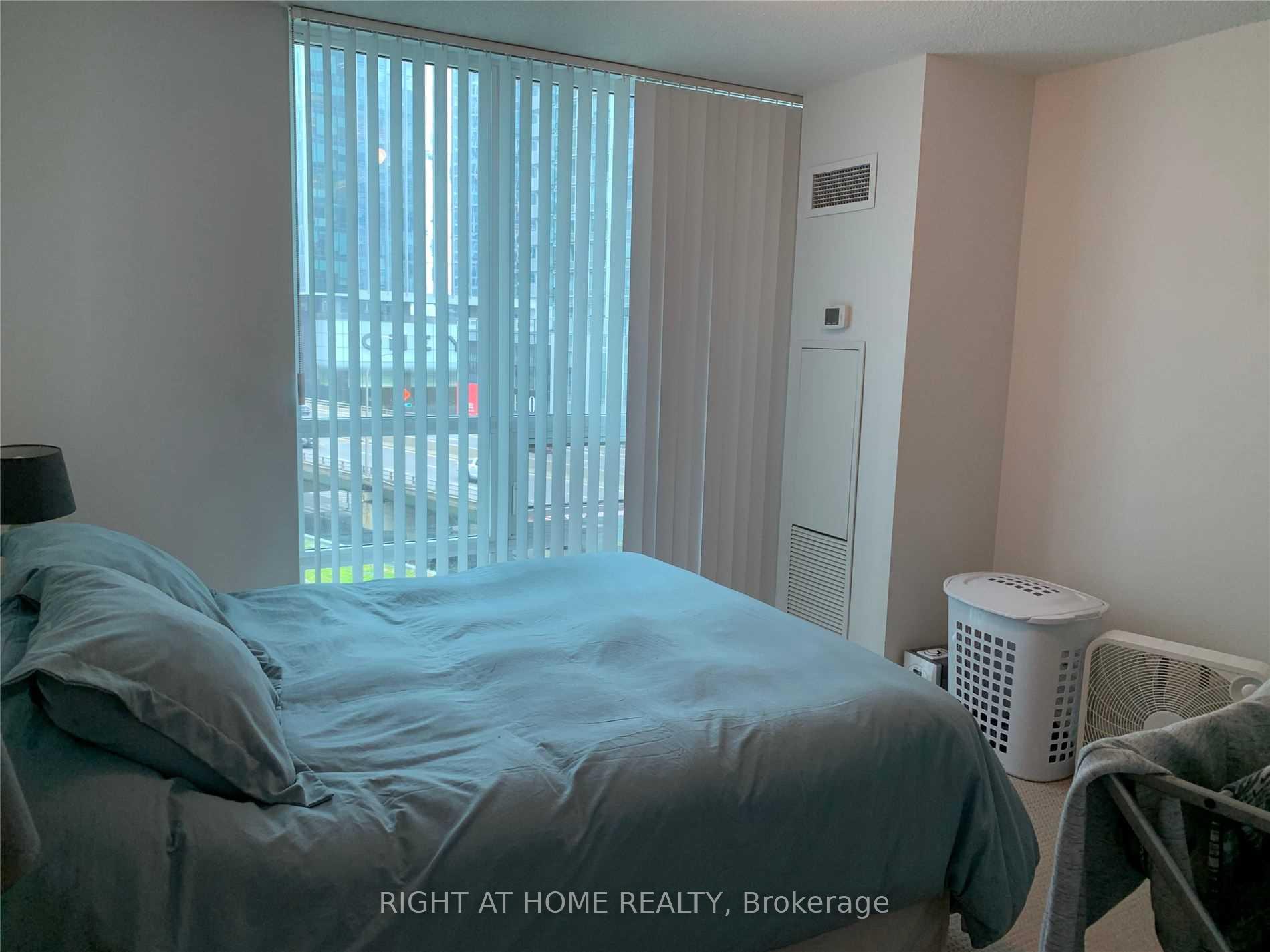 Photo 12 of Unit 810, 19 Grand Trunk Crescent, Toronto, Waterfront Communities — HOMEH