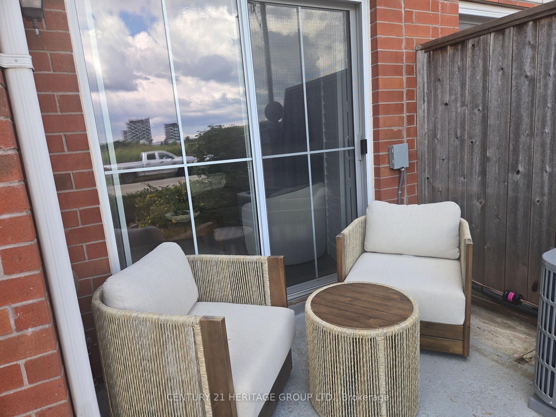 Photo 3 of Unit 3, 2444 Post Road, Oakville, River Oaks — HOMEH