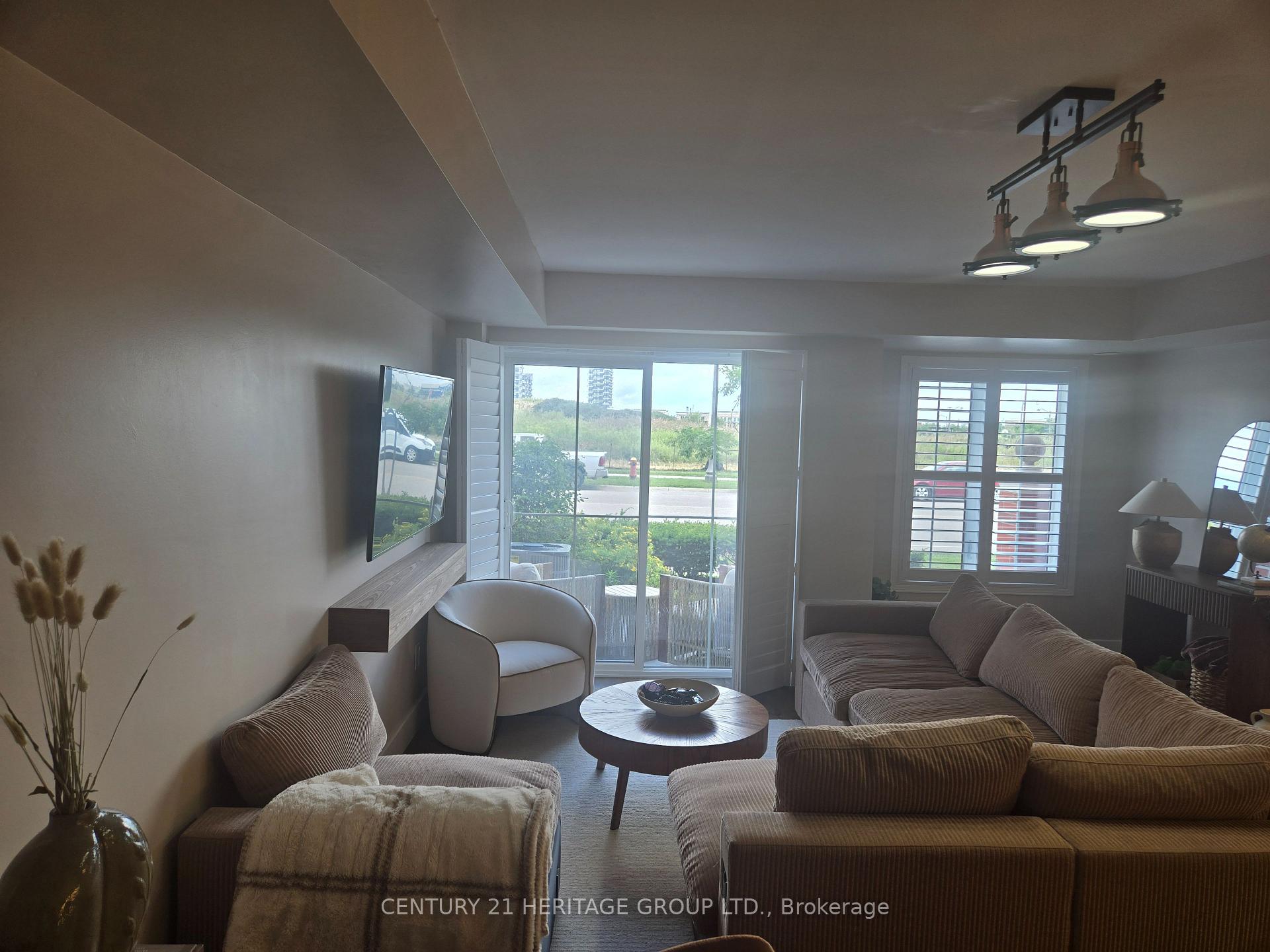 Photo 6 of Unit 3, 2444 Post Road, Oakville, River Oaks — HOMEH