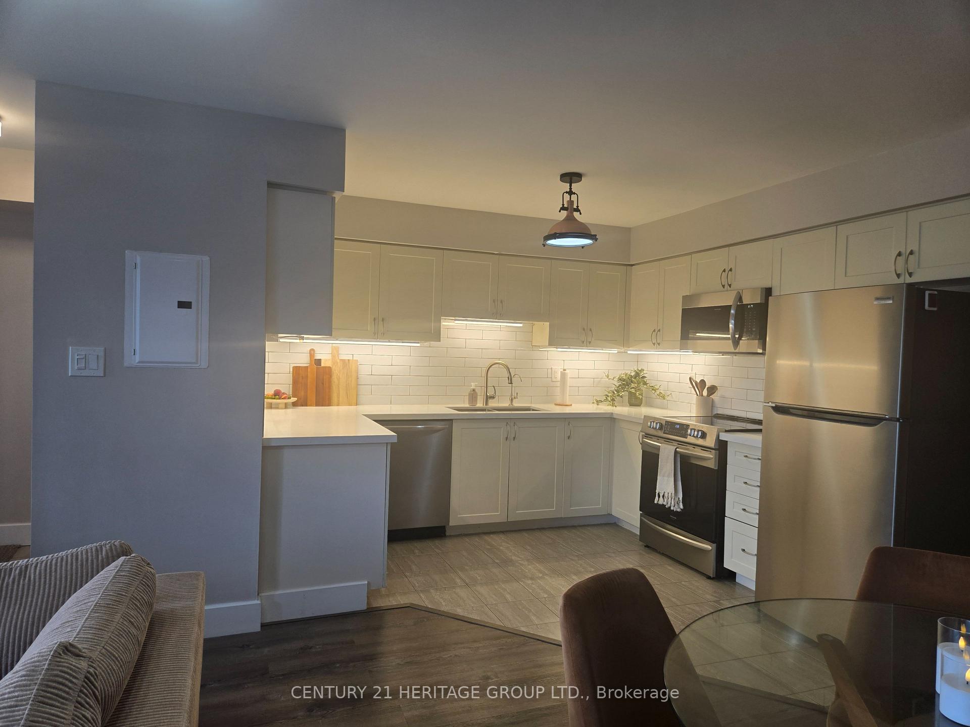Photo 8 of Unit 3, 2444 Post Road, Oakville, River Oaks — HOMEH