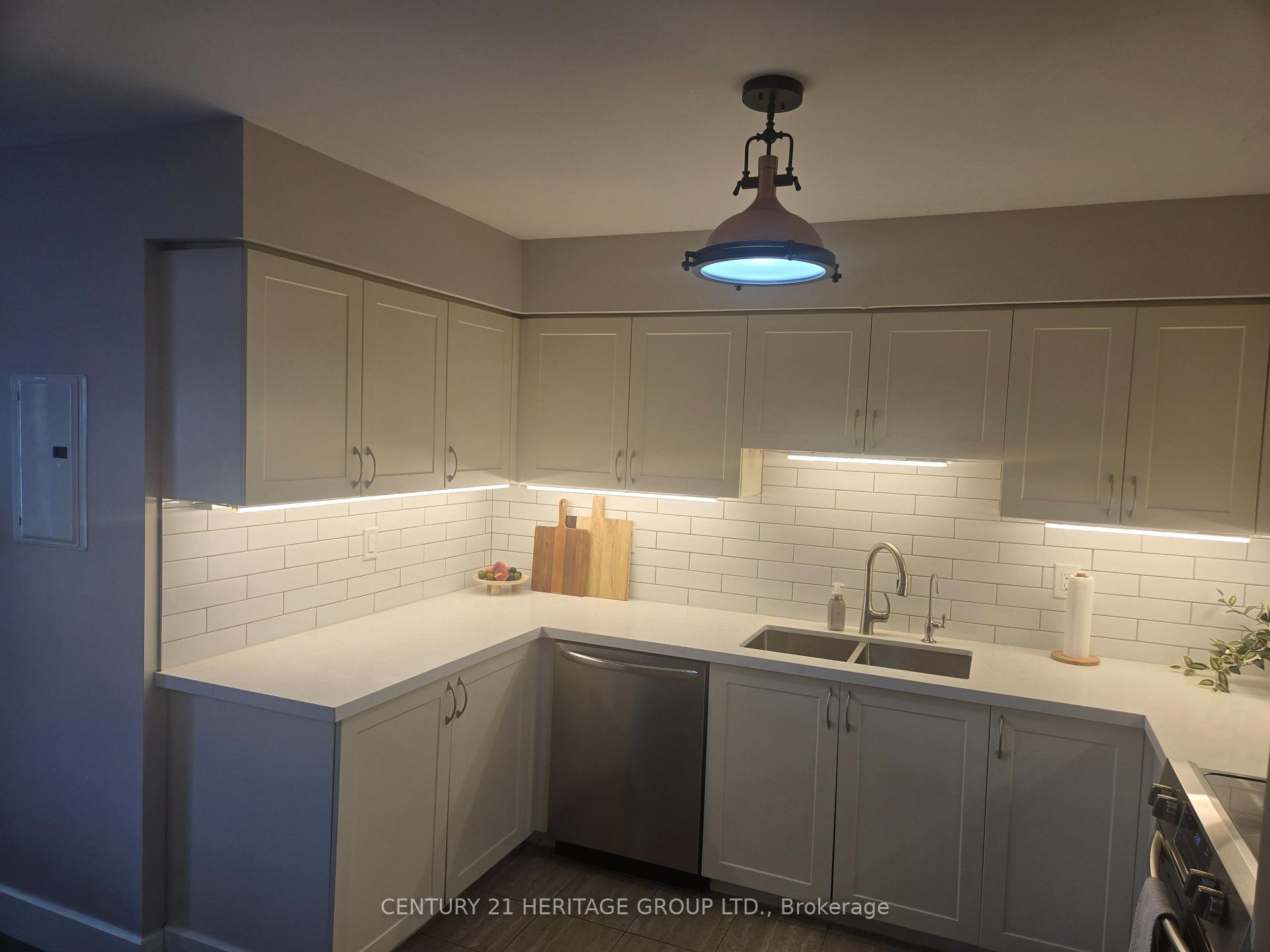 Photo 9 of Unit 3, 2444 Post Road, Oakville, River Oaks — HOMEH