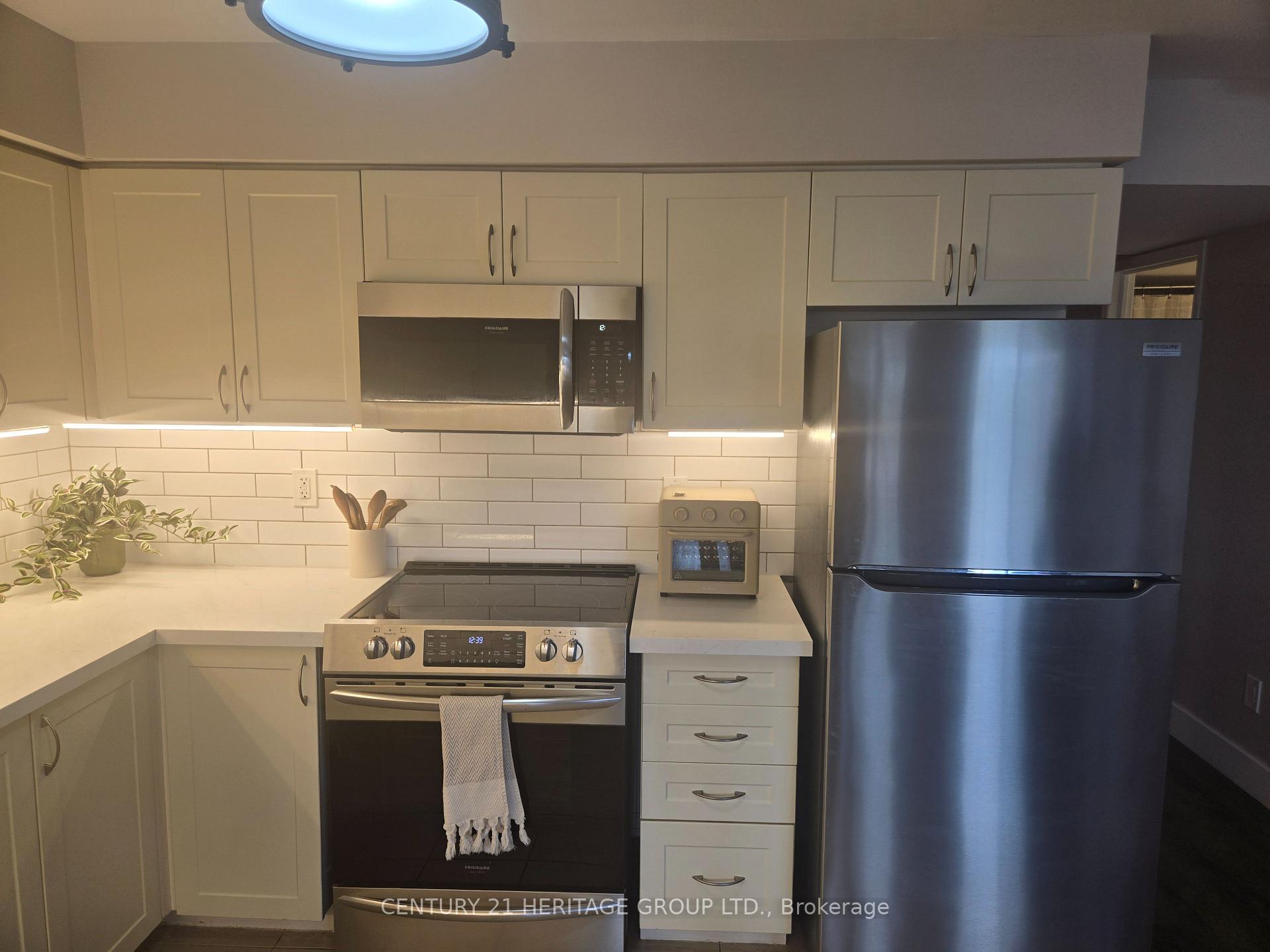 Photo 12 of Unit 3, 2444 Post Road, Oakville, River Oaks — HOMEH