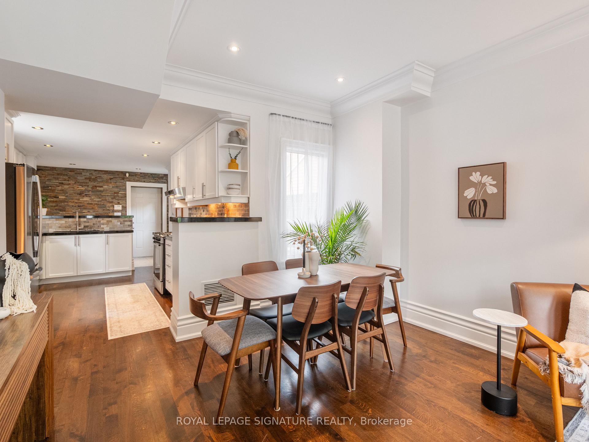 Photo 5 of 4 Whitaker Avenue, Toronto, Niagara — HOMEH