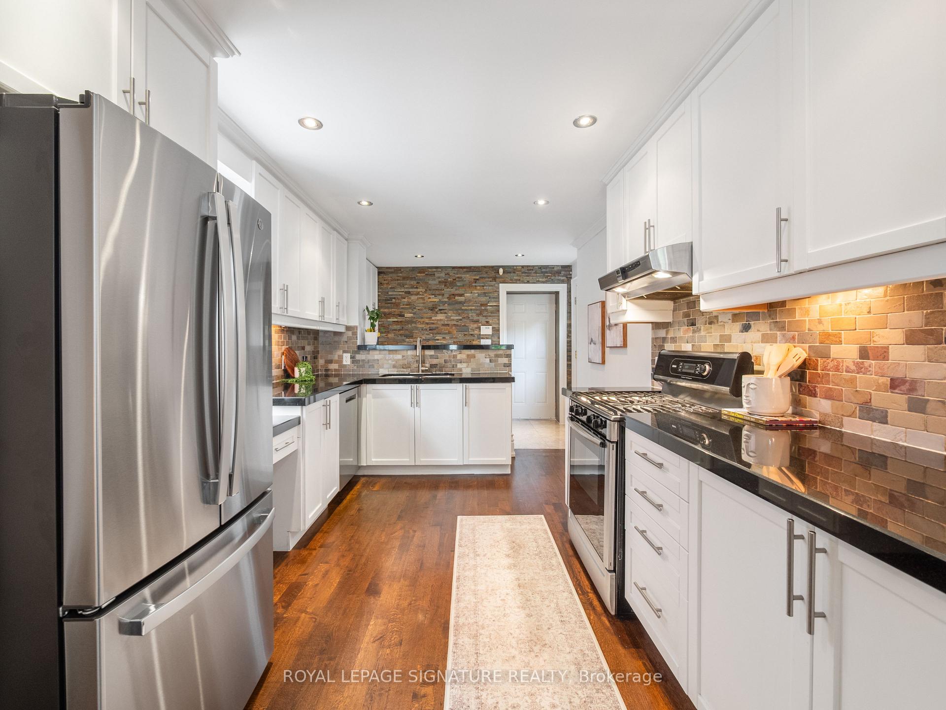 Photo 7 of 4 Whitaker Avenue, Toronto, Niagara — HOMEH