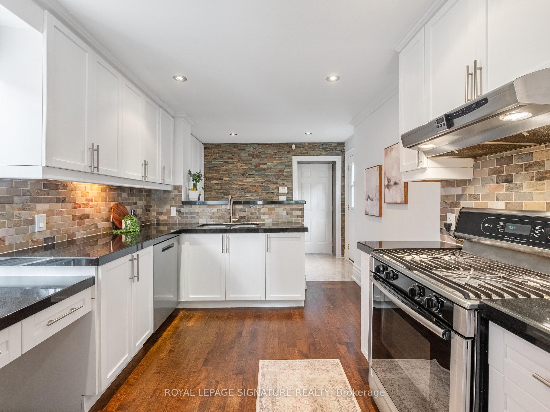 Photo 8 of 4 Whitaker Avenue, Toronto, Niagara — HOMEH