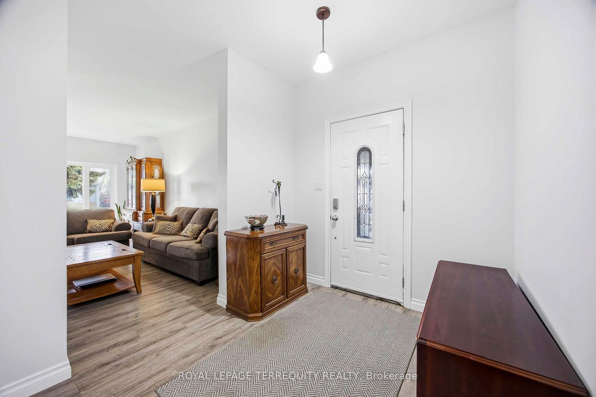 Photo 8 of 971 Oklahoma Drive, Pickering, West Shore — HOMEH