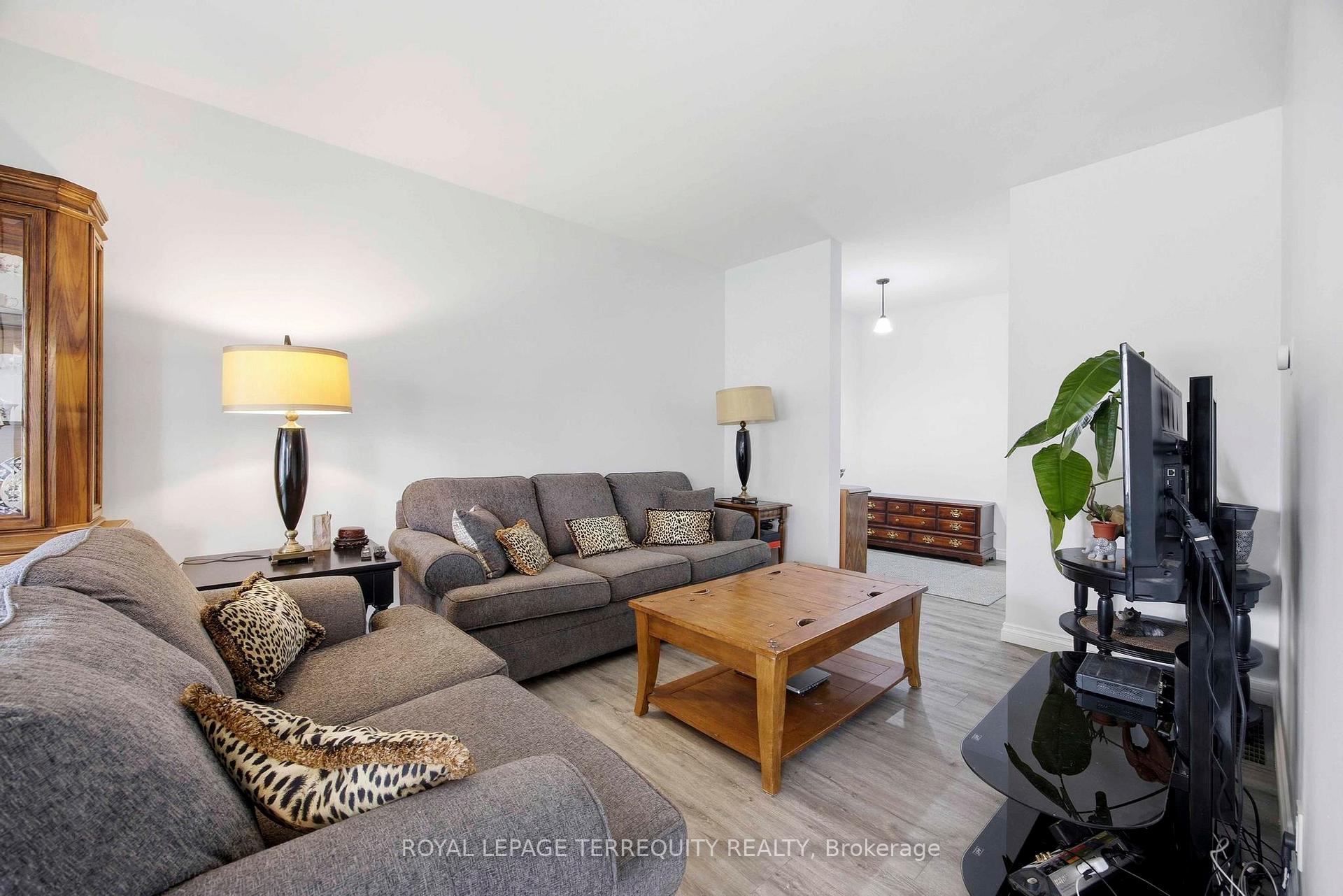 Photo 11 of 971 Oklahoma Drive, Pickering, West Shore — HOMEH