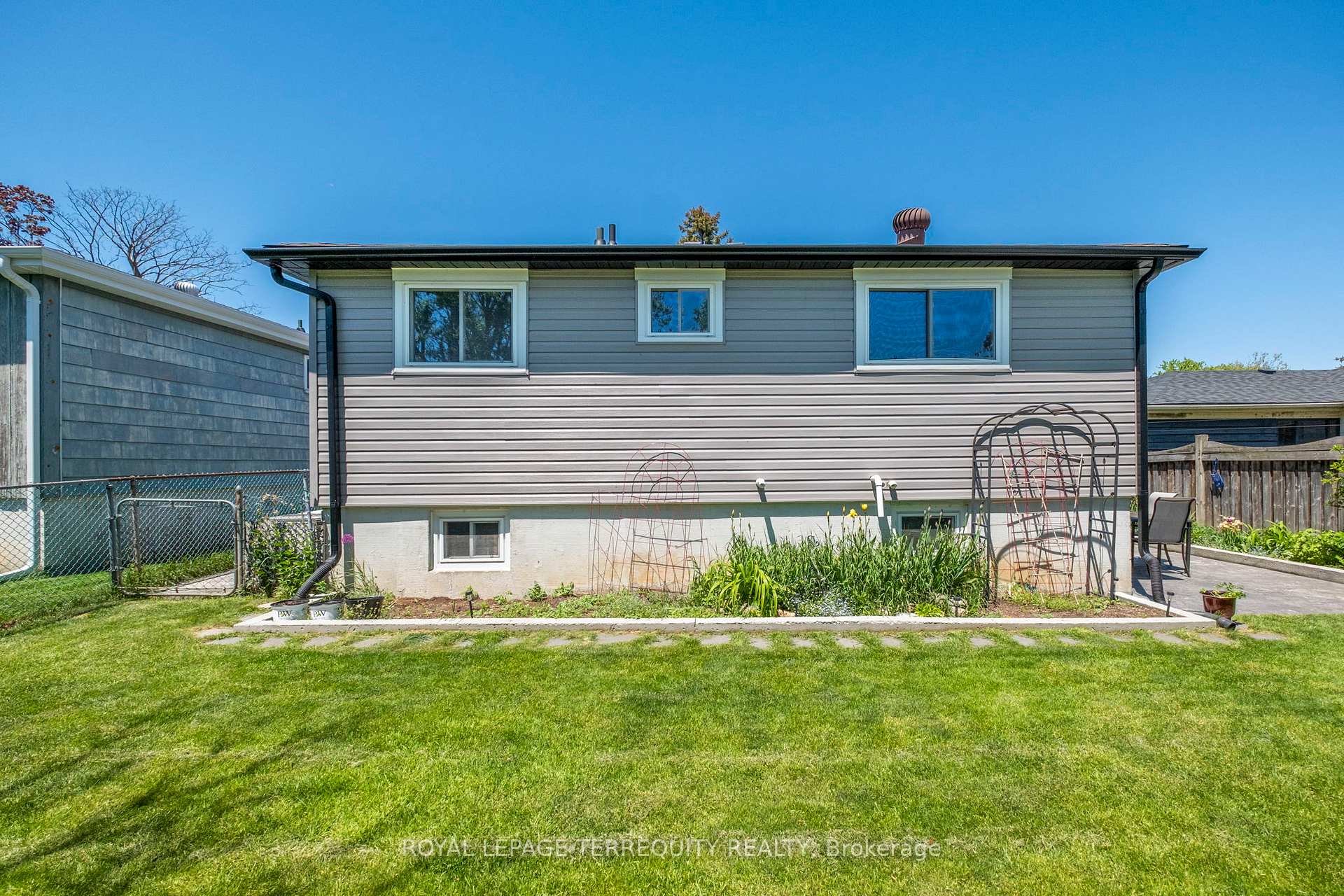 Photo 45 of 971 Oklahoma Drive, Pickering, West Shore — HOMEH