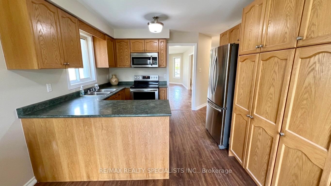 Photo 2 of 5 Russell Hill Drive, Barrie, Painswick South — HOMEH