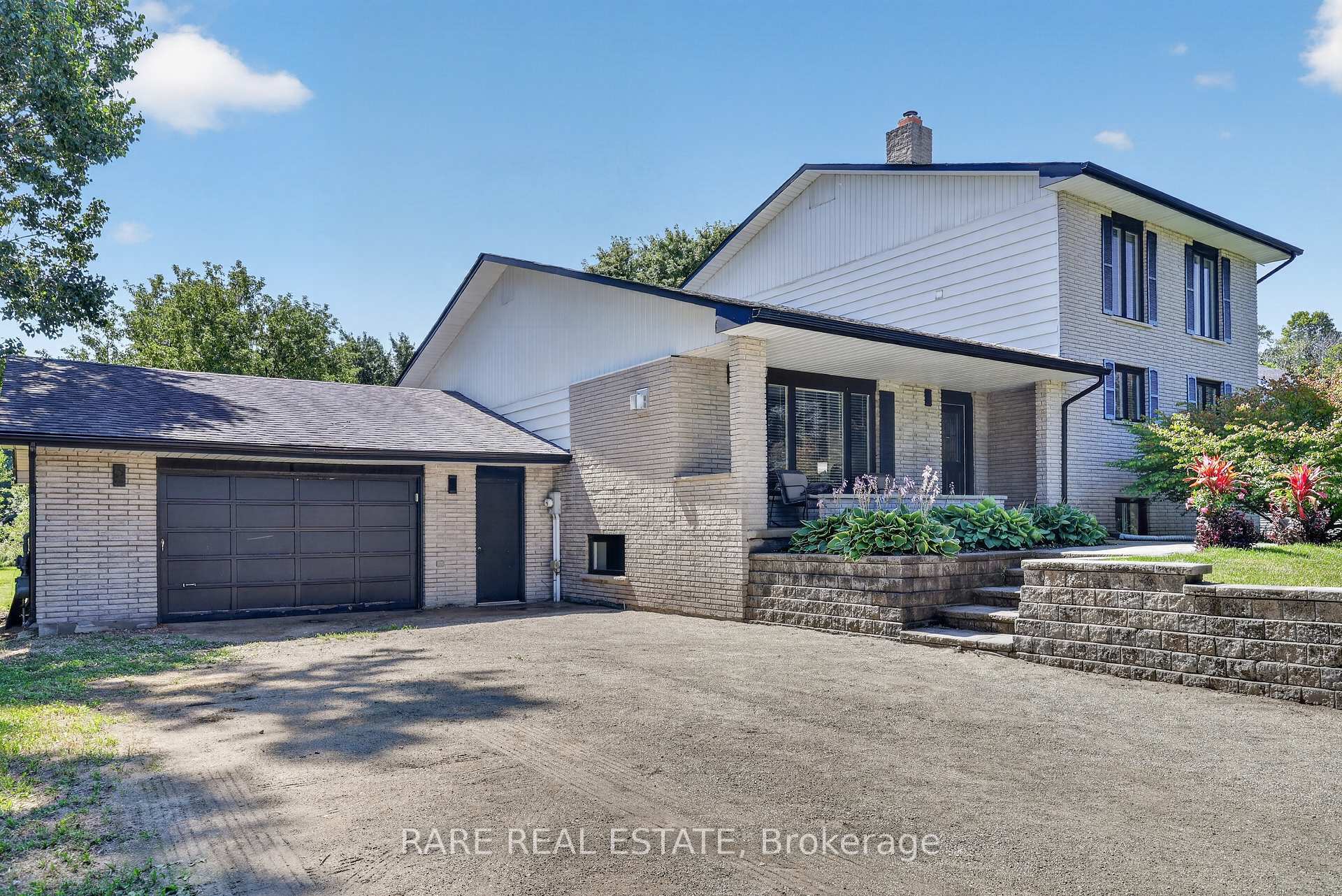 Photo 4 of 79 Caroline Street W, Clearview, Rural Clearview — HOMEH