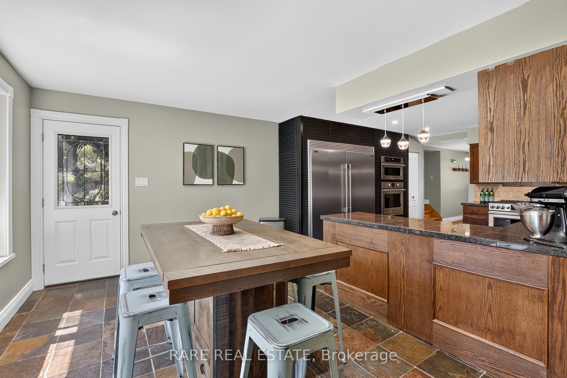 Photo 13 of 79 Caroline Street W, Clearview, Rural Clearview — HOMEH