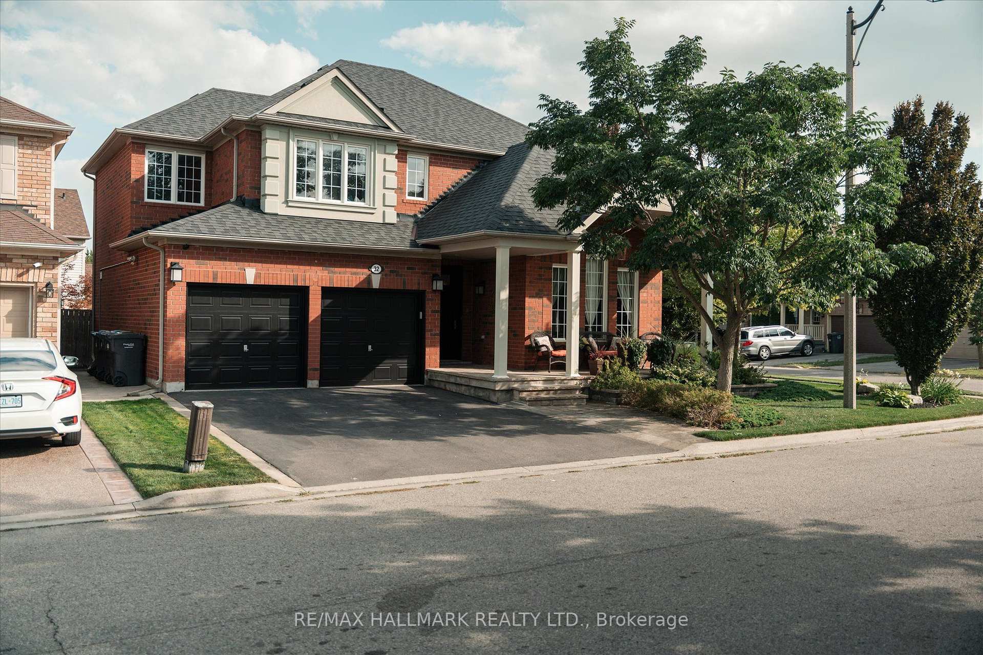 Photo 3 of 32 Redcastle Street, Brampton, Fletcher's Meadow — HOMEH