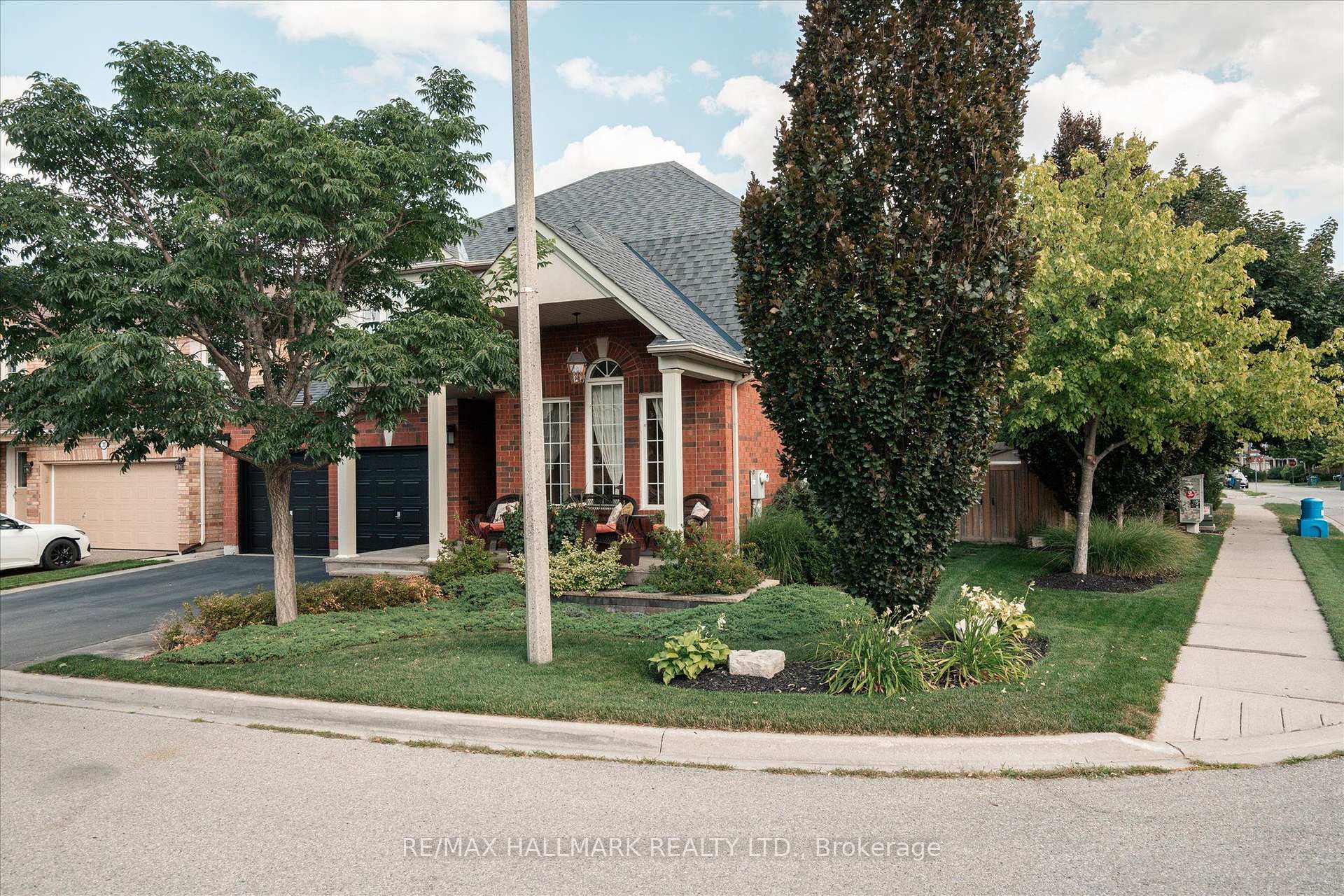 Photo 5 of 32 Redcastle Street, Brampton, Fletcher's Meadow — HOMEH