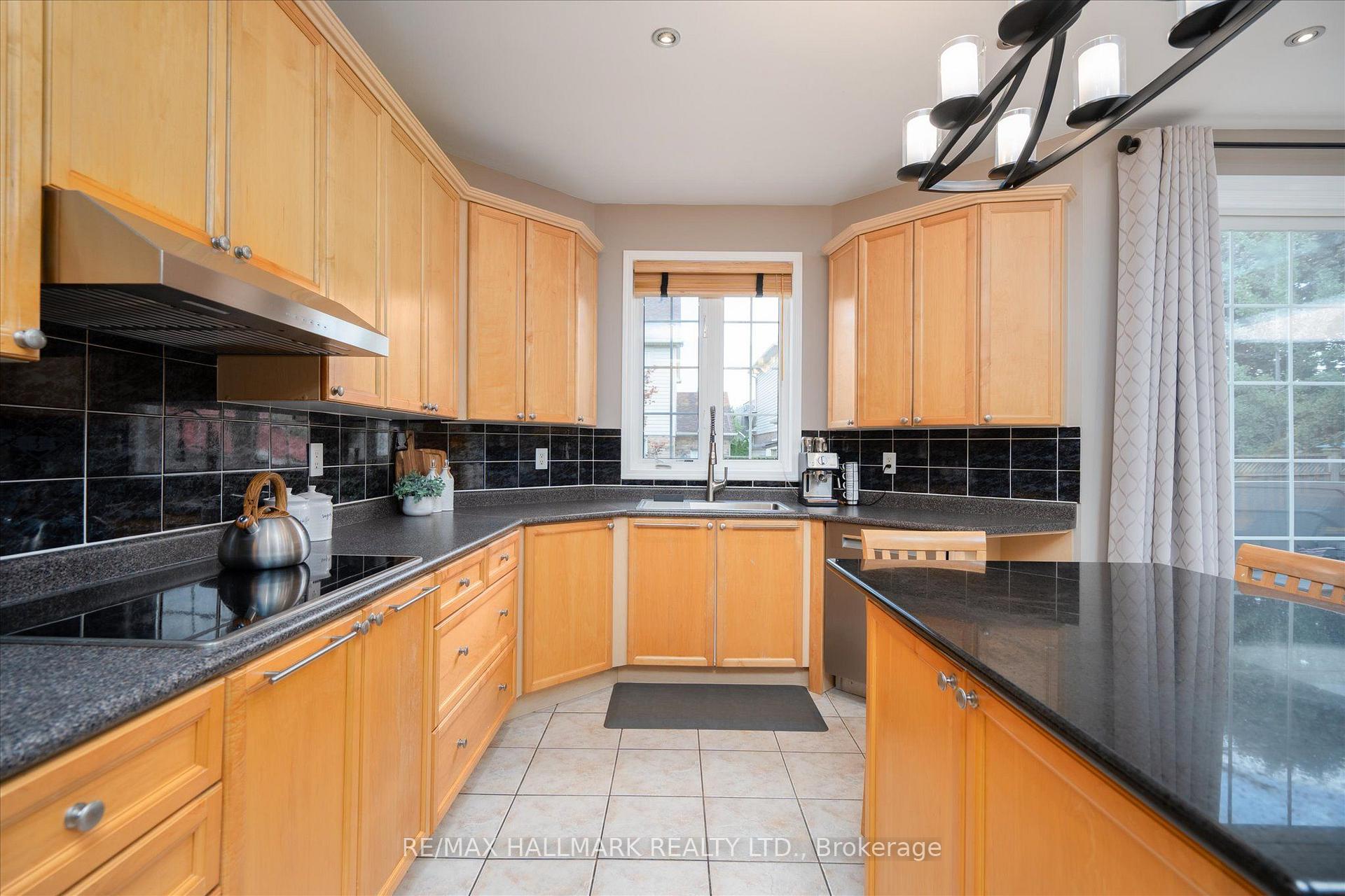 Photo 22 of 32 Redcastle Street, Brampton, Fletcher's Meadow — HOMEH