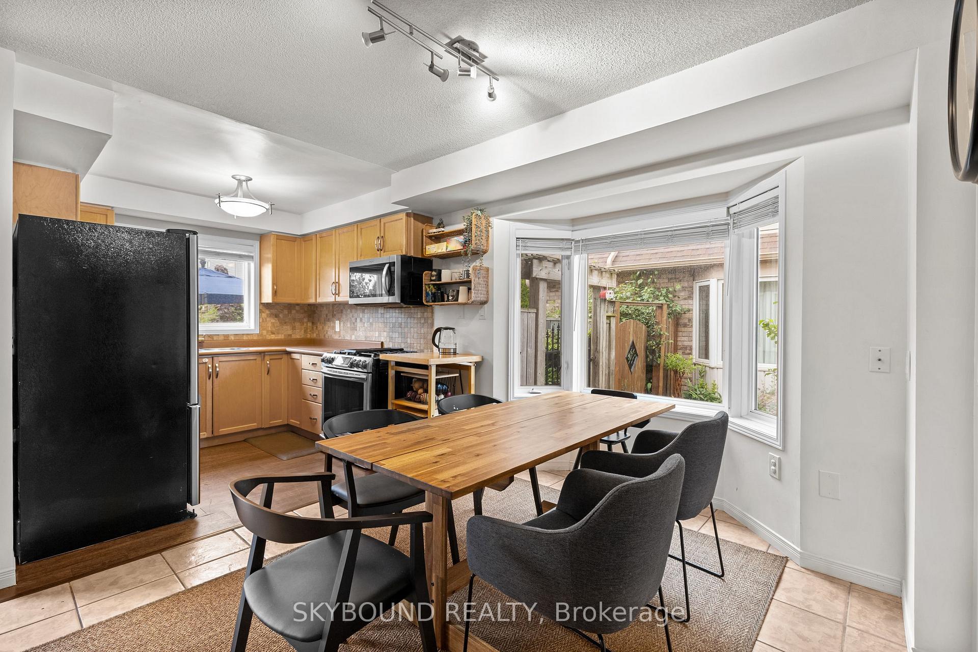 Photo 11 of 1296 Blanshard Drive, Burlington, Tansley — HOMEH