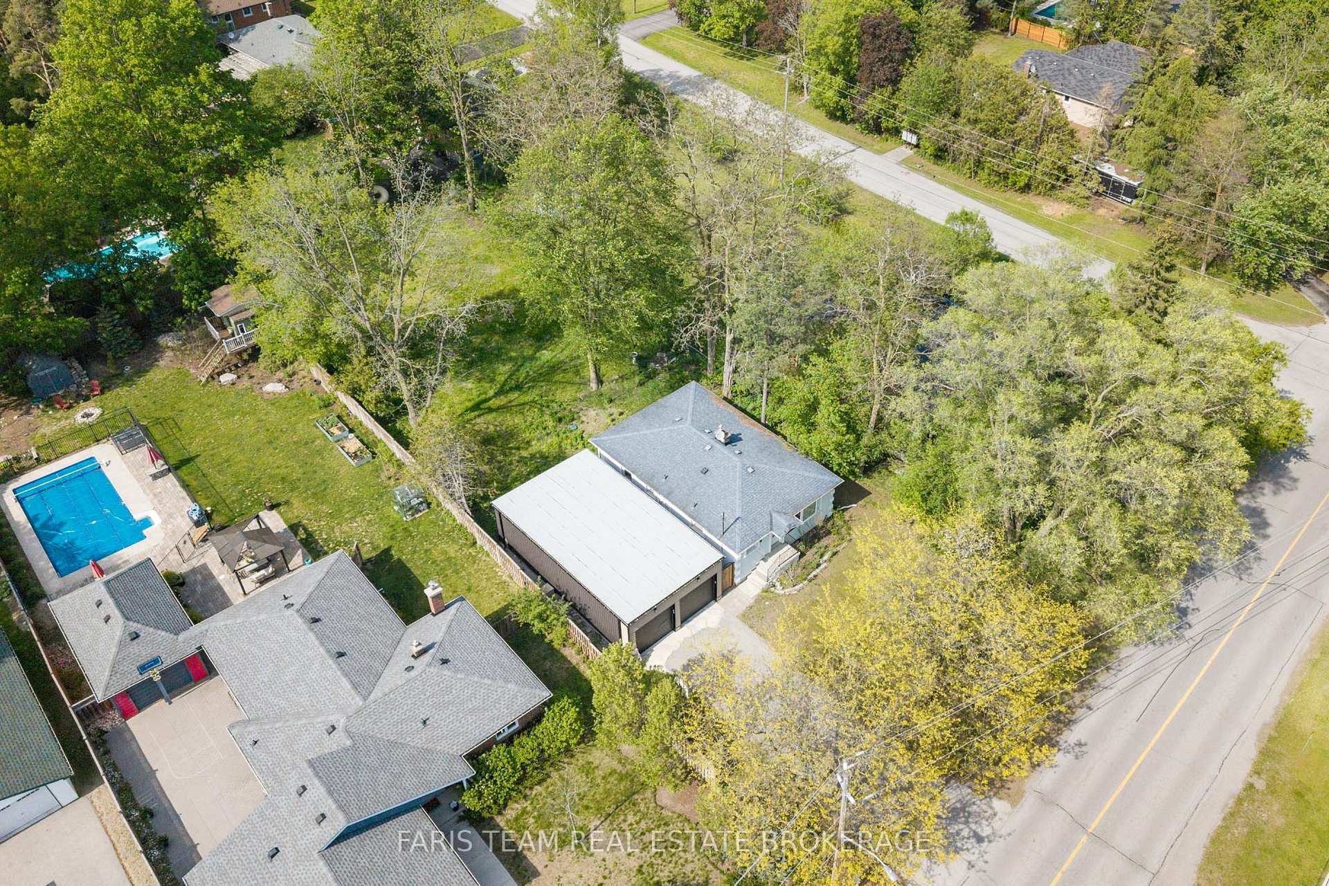Photo 2 of 136 Oriole Drive, East Gwillimbury, Holland Landing — HOMEH