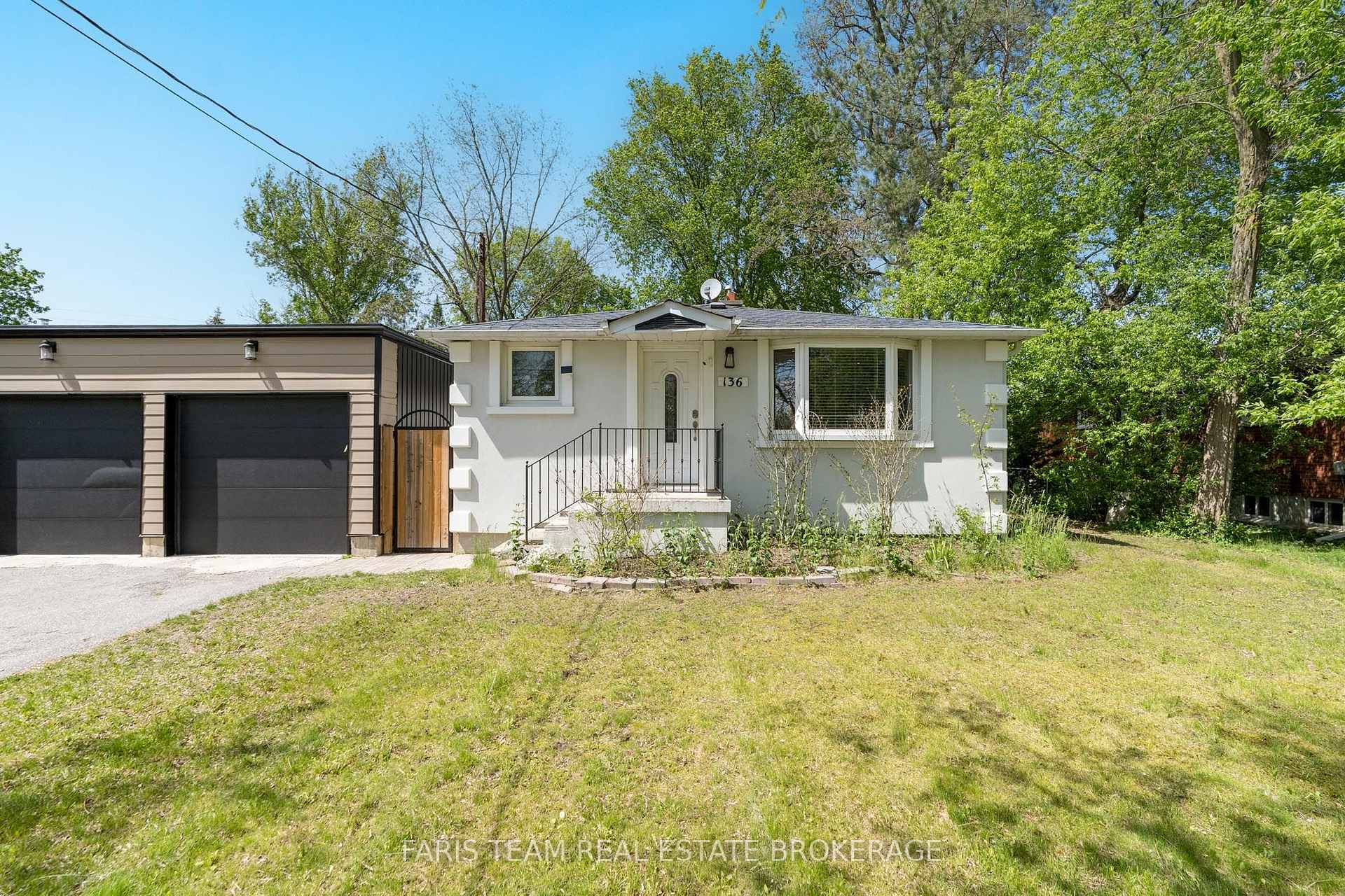 Photo 4 of 136 Oriole Drive, East Gwillimbury, Holland Landing — HOMEH