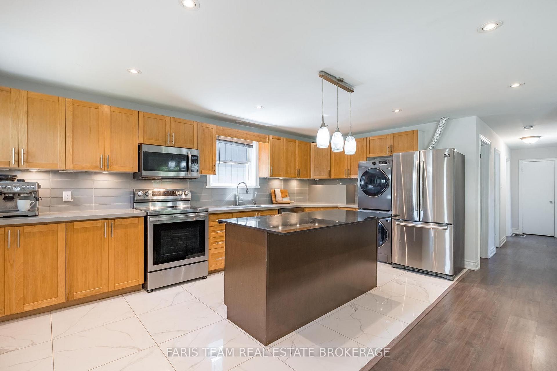 Photo 6 of 136 Oriole Drive, East Gwillimbury, Holland Landing — HOMEH